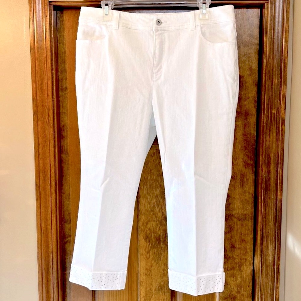 Chico’s Stretch Jeans Capris Diamond-like Rhinestones Dressy Women's 1.5 M 10-12
